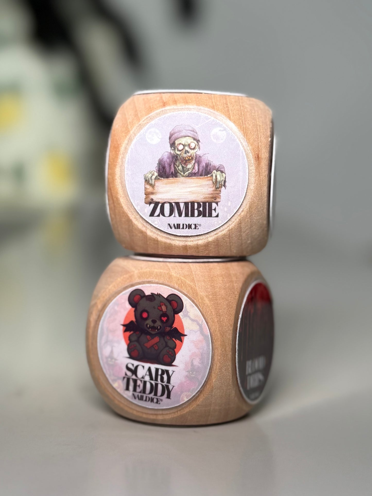 Nail Dice® Halloween Edition – 12 Disks & 2 Dice